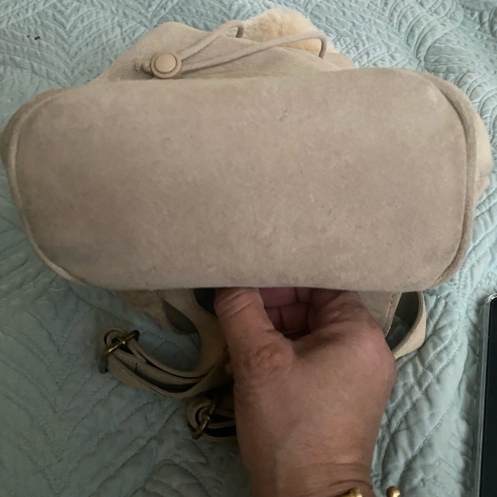 UGG backpack. (Small) - Picture 3 of 8